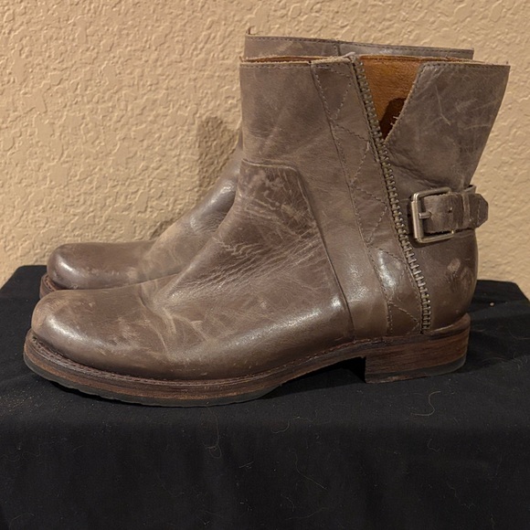 Frye Shoes - Frye Veronica Taupe Leather Moto Boots w/ Zipper Detail Size 8.5